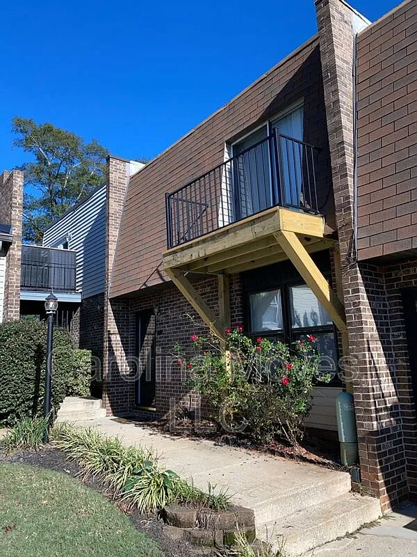 2 bed, 1.5 bath, 966 sqft, $1,650 — Photo 4