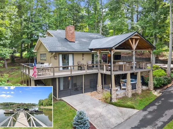 3755 Woods Creek Dr, Young Harris, GA 30582