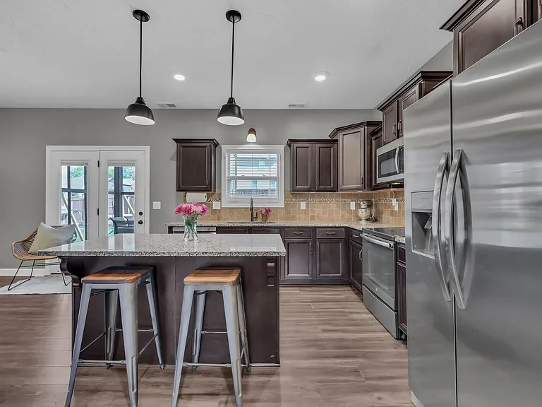 109 Easton Dr — Photo 8