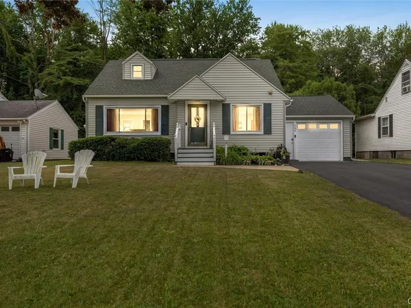 106 Oakley Dr, North Syracuse, NY 13212