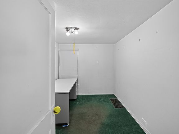 5th image of 915 E Indian St