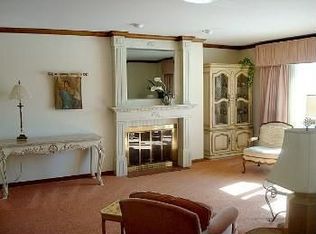 1628 Country Squire Dr, Geneva, IL 60134