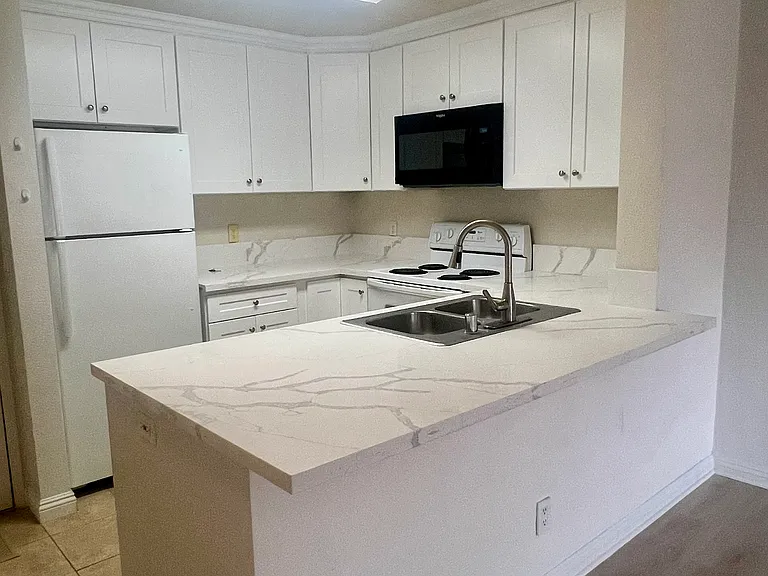 8889 Caminito Plaza Centro #7206 — Photo 2