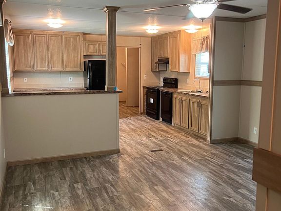Large open floor plan Family Room and Kitchen. Durable Laminate hardwood flooring throughout.