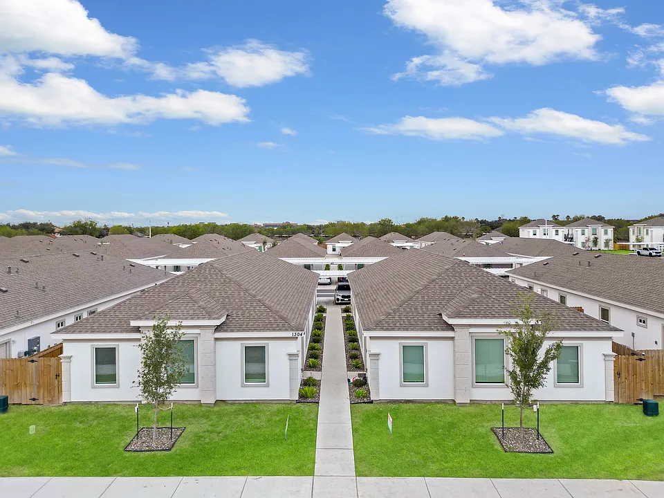 1304 Shavano Dr