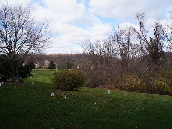 5th image of 322 Carlyn Ct