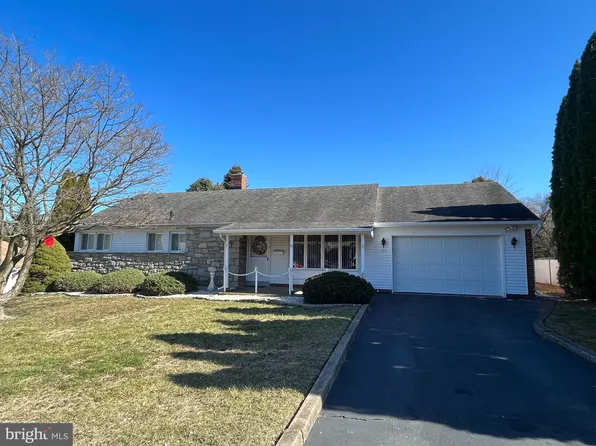 303 S New Ardmore Ave, Broomall, PA 19008