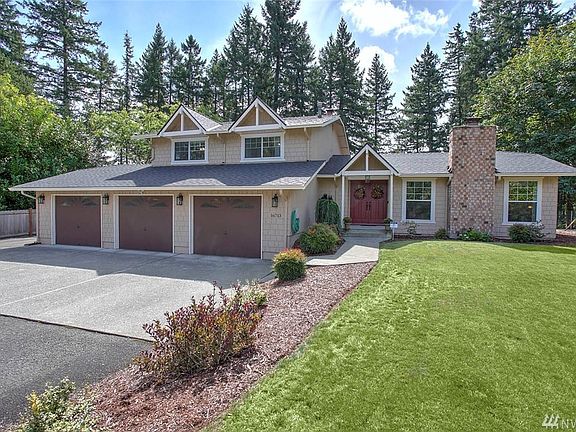 Meticulously maintained, new roof and new windows installed in 2018. Interior and exterior have just been freshly painted.