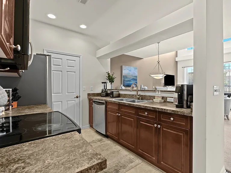 17 N Squirrel Rd — Photo 14