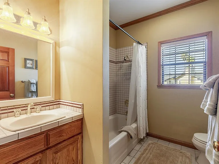 4300 Heritage Ln — Photo 26