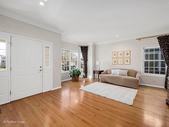 5th image of 169 N Larch Ave