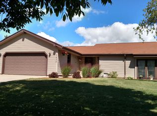 7632 S Mission Hills Dr, Franklin, WI 53132