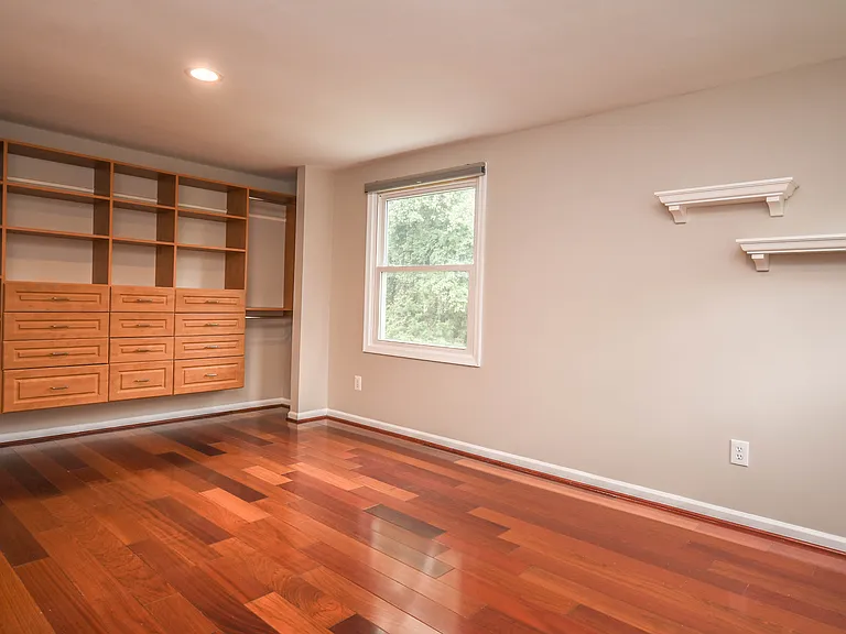 9627 Locust Hill Dr — Photo 23