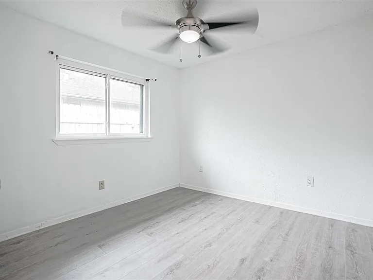 1103 W Brompton Dr — Photo 15