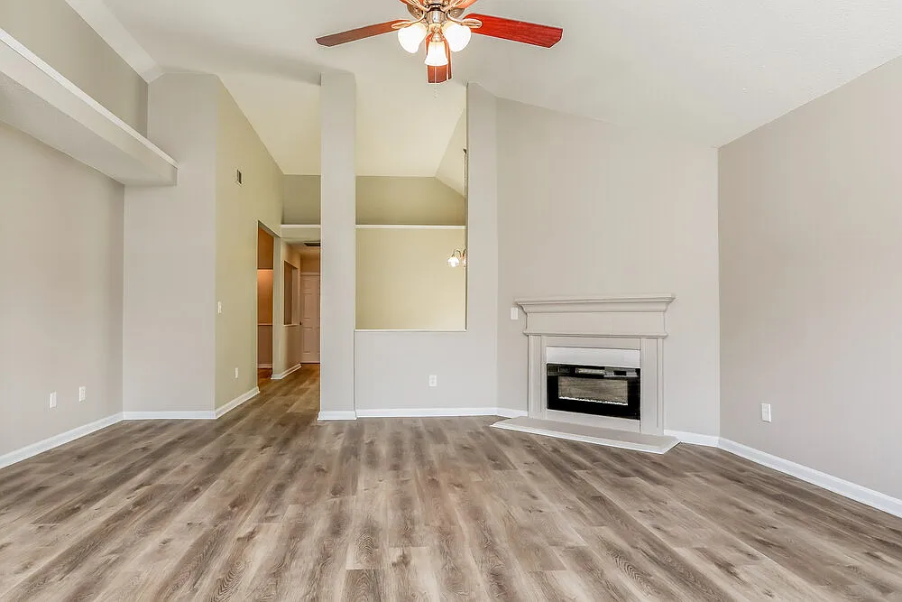 3 bed, 2.0 bath, 1713 sqft, $1,915 — Photo 3