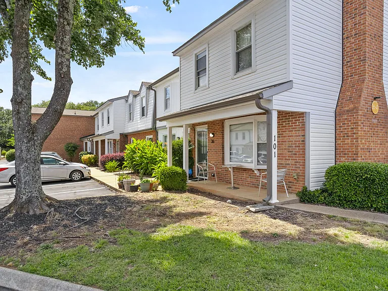 Parkins Ridge Town Houses — Photo 5