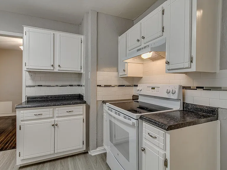 213 W Jacobs Dr — Photo 6