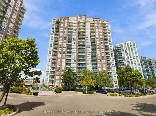 4889 Kimbermount Ave #405, Mississauga, ON L5M 7R9