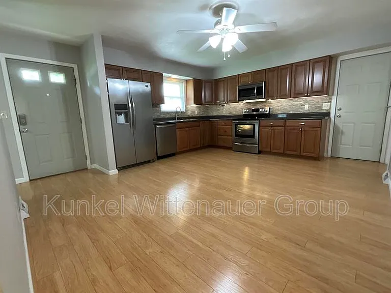 304 S Hilgard St — Photo 5