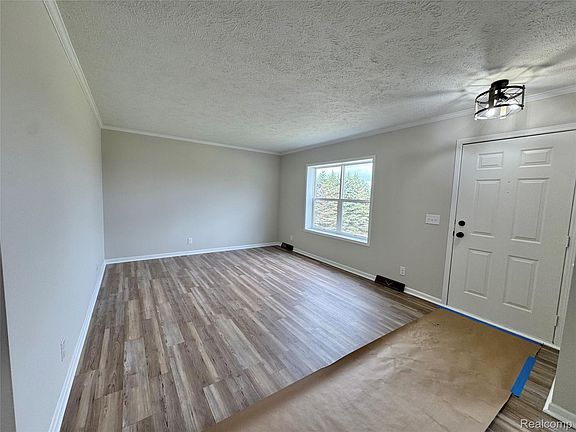4th image of 4300 Center Rd