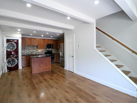3rd image of 5929 Queensloch Dr APT 122