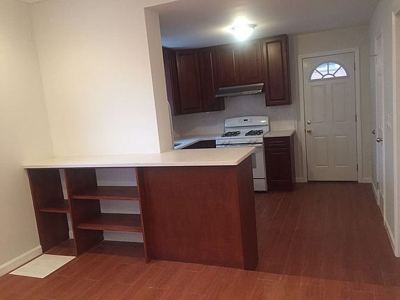 3rd image of 34 Summer St