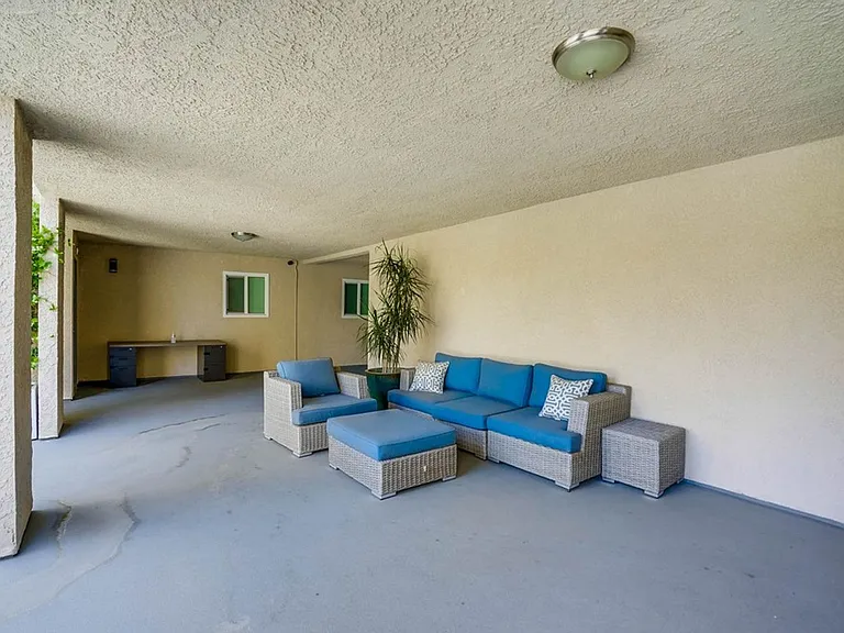 821 N. Austin Ave — Photo 11