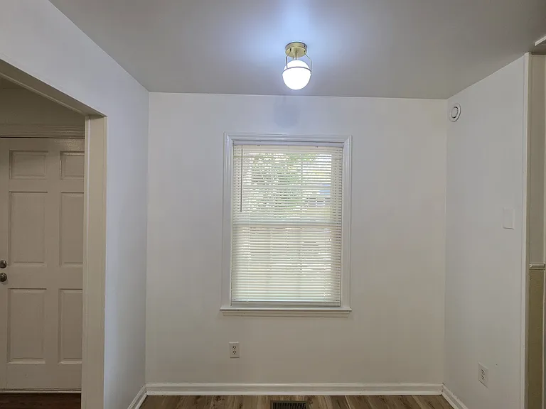109 N State St — Photo 3