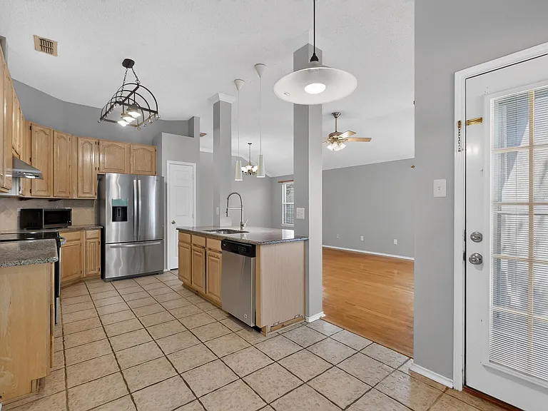2312 London Dr — Photo 16