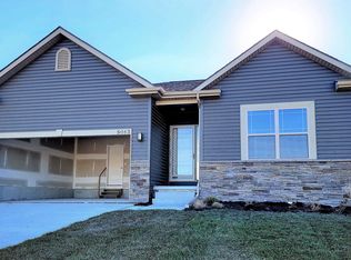 5013 S Lynnwood Dr, Papillion, NE 68133