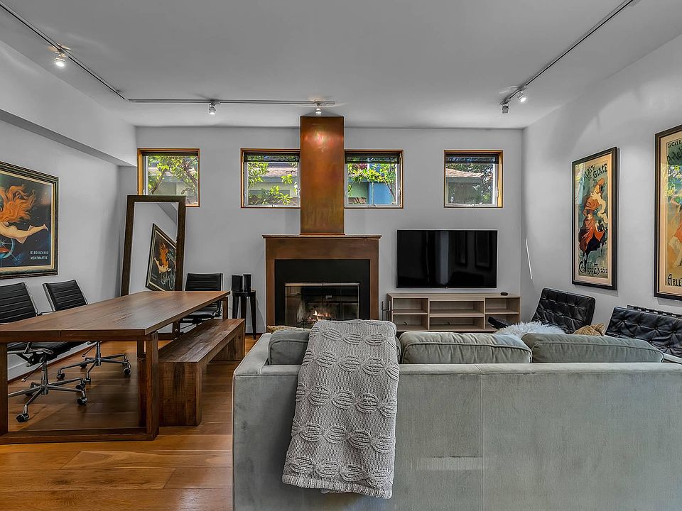 1st image of 560 Westminster Ave APT 1