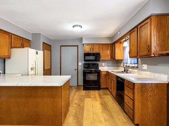 4th image of 483 Tilson STREET E E