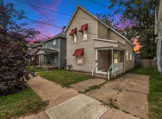 911 Crosby St NW, Grand Rapids, MI