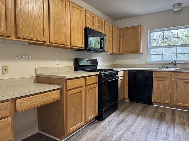 3 bed, 2.5 bath, 1548 sqft, $2,000 — Photo 4