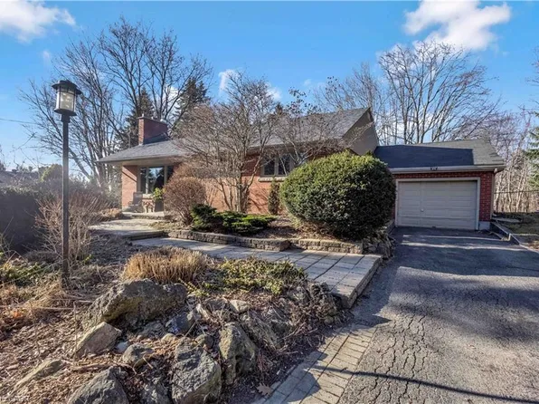 1898 Waterdown Rd, Burlington, ON L7P 0T2