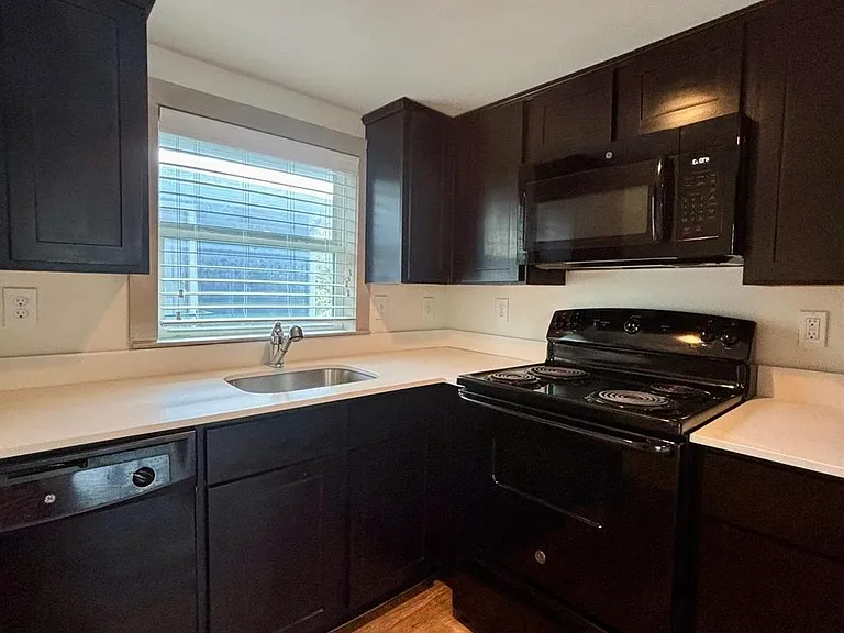 1009 Enid St #B — Photo 9