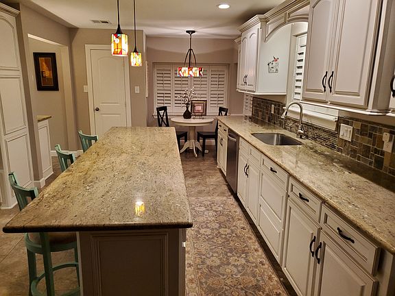 2nd image of 3010 Hampton Dr