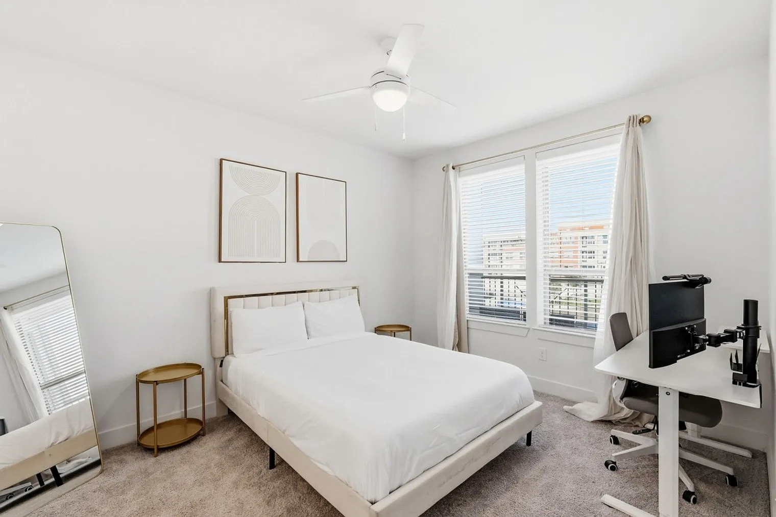 1 bed, 1.0 bath, 7373 sqft, $4,054 — Photo 2