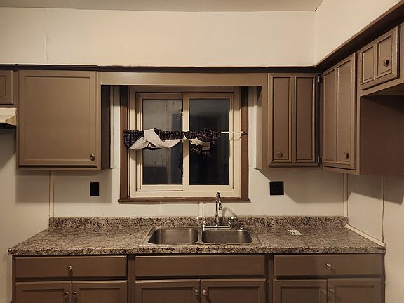 3rd image of 716 Norfolk Ave