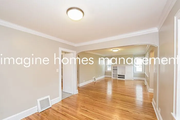 3 bed, 1.0 bath, 1307 sqft, $2,325 — Photo 4
