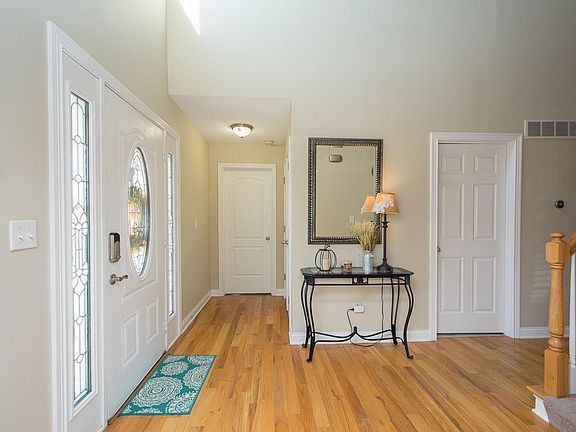 5th image of 417 Oak Tree Way