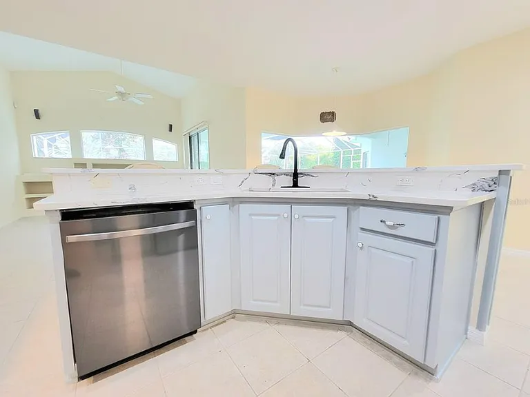 9 Woodholme Ln — Photo 3