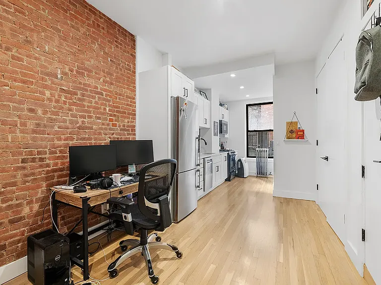 425 Amsterdam Ave #2N — Photo 1