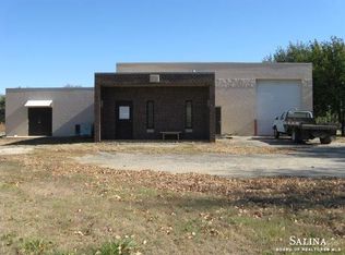 1422 Woodland Ave, Salina, KS 67401