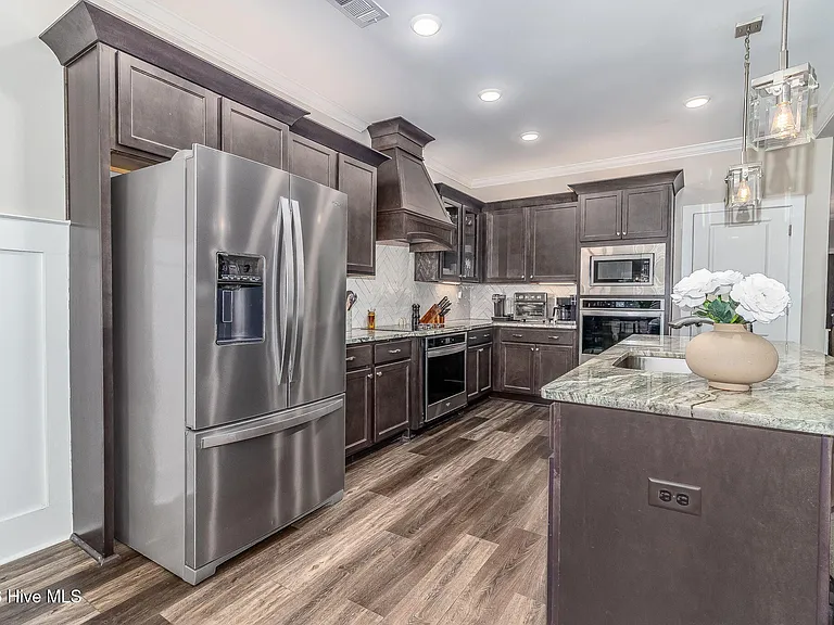 2630 Laurens St — Photo 18