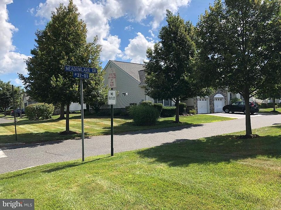 2nd image of 37 Meadowlark Dr