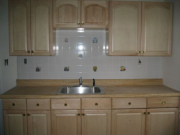 Kitchen cabinets & sink