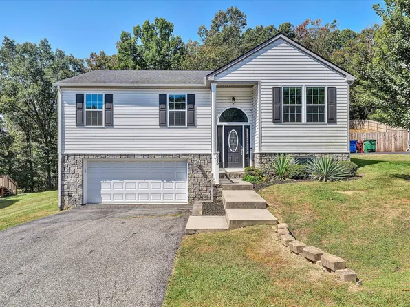 335 Robin Hood Dr, Christiansburg, VA 24073