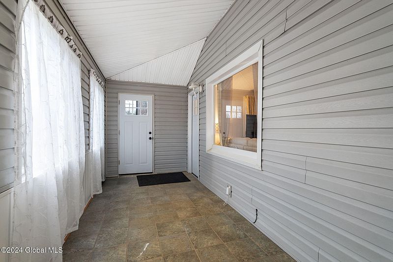 3rd image of 133 Retreat House Road