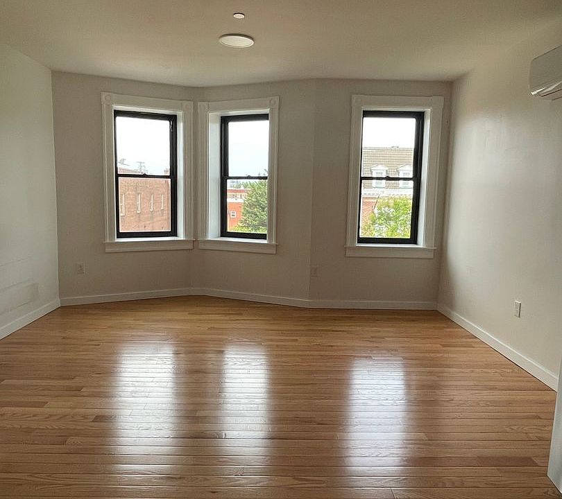 1st image of 2527 Saint Paul St #3E